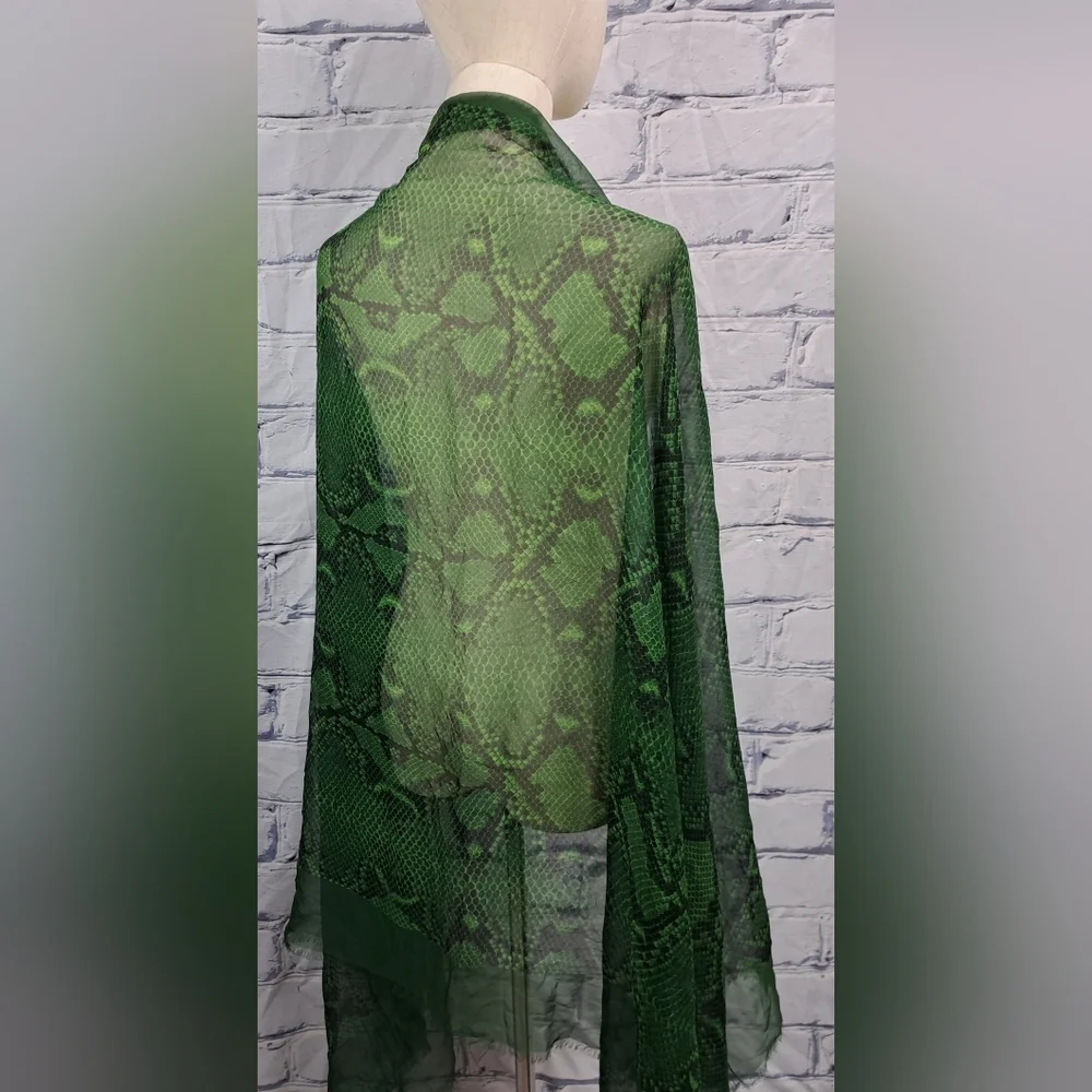 Burberry Women's Scarf Green Reptile Snakeskin 100% Silk Italy 70" x 40" - Picture 13 of 16